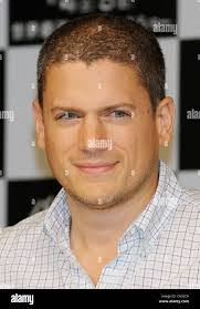 Chris Wentworth's Instagram, Twitter & Facebook