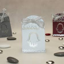 Pochon à dragées en plumetis blanc et ruban liberty betsy bleu celadon et rose parme pour baptême, mariage, première communion. Boite A Dragees Orientale Blanche Et Argente Dragees Anahita