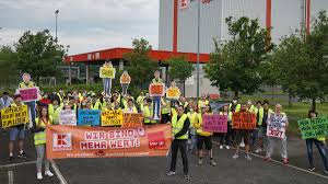 Strike action, also called labor strike, labour strike, or simply strike, is a work stoppage, caused by the mass refusal of employees to work. Verdi Aufruf Ganztagiger Streik Im Kaufland Lager Donnersdorf Br24