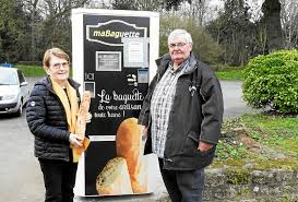 Le Distributeur De Pain Est Operationnel Au Bourg Trefumel Le Telegramme