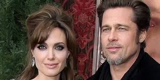 Ses marraines les fées lui offrent plusieurs dons. Brad Pitt En Couple Avec Ella Purnell Angelina Jolie Furieuse