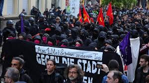 Weitere informationen zur route und zum programm folgen! 1 Mai Im Newsblog Festnahmen Bei Demo In Berlin Krawalle In Paris
