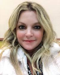 This is me in #sanantonio saying brrrrr! It's cold in here! 🥶🤣 Hope to  see you all for the final weekend of @celebfanfest @ @sixflagsfiestatexas  with Ray Park, Lisa Wilcox, Paul T.