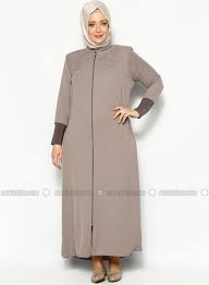 Contoh model baju wanita gemuk dan pendek terbaru ini merupakan busana dengan desain modern serta model terbaru yang cocok buat anak muda masa kini khususnya para wanita dengan ukuran tubuh yang besar. 50 Inspirasi Model Baju Gamis Untuk Orang Gemuk Terbaru Wikipie Co Id