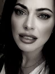 Buongiorno e buona domenica ❤️ @Laura Pausini -FRASI A METÀ. #laurapausini  #frasi #metas #playback #INTERPRETACION #TIK_TOK #ITALIA #MILANO #tvb  #canzoni #musica #virales #neixte #virales #musica ...