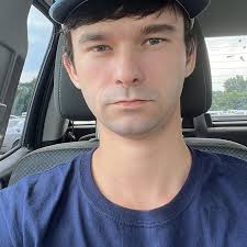 I'm new but can someone help me understand servers and how they work? I  play 1st person only preferably but you can't just switch servers?