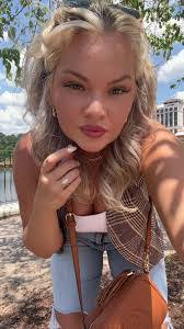 Pamela Sweat's Instagram, Twitter & Facebook