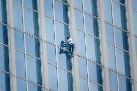 To watch alain robert videos please. Famed French Climber Nicknamed Spiderman Arrested 75 Floors Up South Korea Skyscraper Abc News