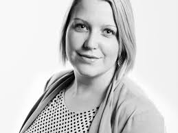 Hundebåndet skar seg inn i leggen til Inger Holst (80).