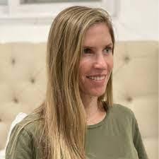 Beth Mazor's Instagram, Twitter & Facebook