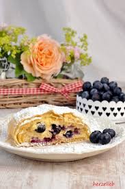 Oma S Quarkstrudel Mit Heidelbeeren Rezept Fur Meinen Besten Kuchen Herzelieb Rezept Strudelteig Rezept Rezepte Heidelbeeren