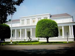 Karena pemerintahan republik indonesia sejak pengakuan kedaulatan berpusat di jakarta, maka istana yang sering digunakan adalah istana. 6 Presidential Palaces In Indonesia Bogorprivatetourguide Com