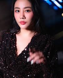 𝑺𝒆𝒆𝒏 𝒐𝒏 𝒔𝒕𝒂𝒓✨ Singer Van Mai Huong appears modern and  sophisticated in our Occuppied Dress.