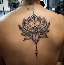 Contenido 3 tatuajes maoríes en el hombro y pecho 5 tatuajes maoríes o tatuajes polinesios la zona del hombro y el pecho es una de las zonas preferidas por los hombres para hacerse. Tatuajes Maories Precios Significados Fotos Y Opiniones