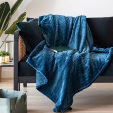 Navy Blue Soft Faux Flannel Blanket 150x230 Holata Maisons Du Monde En 2020 Flanelle Plaid Doux Bleu Marine