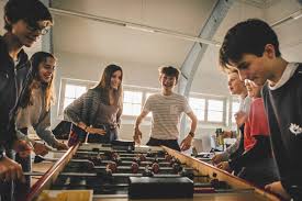 Founded in 1563 by the jesuits as the collège de clermont, it was renamed in king louis xiv of france's honor after he extended his direct patronage to it in 1682. La Vie Du Lycee Lycee Louis Le Grand