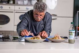 See more of λευτερησ λαζαρου on facebook. Me To Mati Garida O Leyterhs Lazaroy Mageireyei Sta Social Media