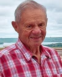 Dee Mathews's Instagram, Twitter & Facebook