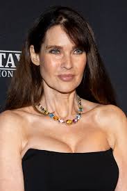 Carol Alt apre OnlyFans a 62 anni: «Ci sono anche foto di nudo, ma fatte  con gusto» | Vanity Fair Italia