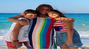 أوضحت الفنانة هالة صدقي العديد من الأمور حول الهجوم الذي شُن على زملائها لحضورهم حفل زفاف بعد جنازة الراحل سمير غانم، واعترافها أنها اعتذرت عن. Ù‡Ø§Ù„Ø© ØµØ¯Ù‚ÙŠ Ùˆ Ø§ÙˆÙ„Ø§Ø¯Ù‡Ø§