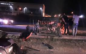 Dua maut manakala tiga cedera termasuk anggota trafik dalam dua kemalangan berasingan dalam jarak satu kilometer di lebuh raya utara selatan arah selatan di sini, pagi tadi. Pensyarah Maut Dalam Kemalangan Utusan Borneo Online