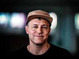 Myron Knox's Instagram, Twitter & Facebook