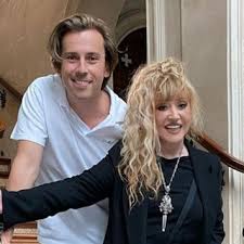 Алла пугачёва и максим галкин скрывают от своих детей, что никита пресняков их родственник. Direktor Pugachevoj Prokommentirovala Sluhi O Ee Razvode S Galkinym Muzyka Kultura Lenta Ru