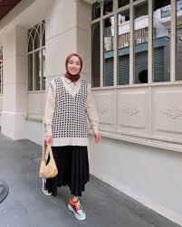 Pablo picasso and georges braque were two famous cubist painters. Hijab Sweater Vest Trend Outfit For That You Need To Try This Year Hijab Style Com