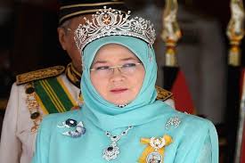 Tengku puan pahang, tunku azizah aminah maimunah iskandariah, has been appointed as the tengku ampuan pahang. Bernama Tunku Azizah Lambang Kecekalan Ketabahan Wanita Malaysia