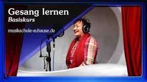 Wenn du keine gesangsstunden nehmen kannst überlege, auf eigene faust zu üben oder mit hilfe eines programms zum. Gesang Lernen Singen Lernen Fur Anfanger Gesangsunterricht Youtube