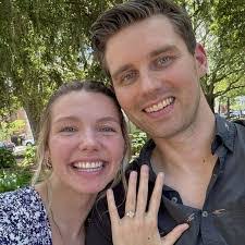 Leann Holmes's Instagram, Twitter & Facebook