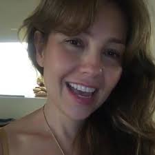 Thalía presume de un bikinazo y deja ver cómo luce sin maquillaje a sus 45;  no lo vas a creer