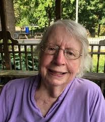 Hettie Thompson's Instagram, Twitter & Facebook