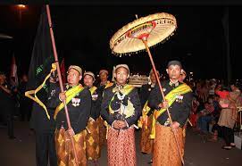 Suku jawa merupakan suku bangsa terbesar di indonesia yang berasal dari jawa tengah, jawa timur, dan daerah istimewa yogyakarta. 50 Nama Nama Suku Bangsa Di Indonesia Dan Penjelasannya Terlengkap The Book
