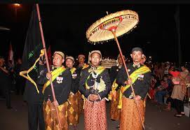 Suku jawa banyak yang berasal dari jawa tengah, jawa timur, daerah istimewa yogyakarta, kabupaten indramayu di jawa barat dan kota serang, cilegon di. 50 Nama Nama Suku Bangsa Di Indonesia Dan Penjelasannya Terlengkap The Book