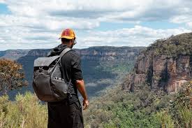 Vous informer est une démarche simple et peu coûteuse qui permet de déterminer la faisabilité de votre projet d'immigration. L Australie Mene La Vie De Plus En Plus Dure Aux Backpackers Le Soir Plus