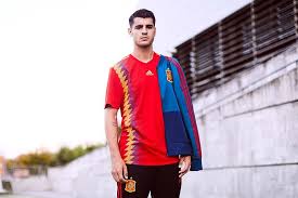 Nous vendons des nouveaux ballons de soccer et maillots toutes les grandes équipes de clubs et internationales, y compris barcelone. Le Maillot De L Espagne Pour La Coupe Du Monde 2018 Foot Inside