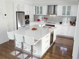 Los elementos de madera natural agregarán calidez a cocinas grises frías, e igualmente un. 15 Cocinas Modernas Con Gabinetes Color Blanco