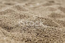 Les images montrent en effet une goutte d'eau tomber au ralenti dans le sable. Apres La Pluie De Sable Photos Freeimages Com