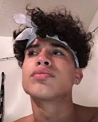 The fade haircut has actually usually been satisfied males with brief hair, however recently, guys have been integrating a high fade with medium or long hair on the top. Cute Boys With Curly Hair And Earrings Novocom Top