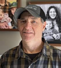 Lee Bessette's Instagram, Twitter & Facebook