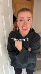 Katie Pelzer's Instagram, Twitter & Facebook