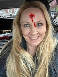 Can someone edit this photo to make it look like a professional headshot?