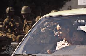 Résumé du film hotel rwanda en streaming l'histoire vraie, pendant le génocide rwandais, de paul rusesabagina, un hôtelier responsable du sauvetage de milliers de personnes. Watch Hotel Rwanda On Netflix Today Netflixmovies Com