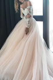 Prinzessin hochzeitskleid mit schleppe aus luftigem stoff. Prinzessin Hochzeitskleid Und Brautkleider Prinzessinnen Stil 2021