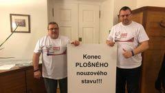 Nezařazený poslanec lubomír volný, který byl do dolní komory zvolen za spd, ve čtvrtek dorazil do poslanecké sněmovny oblečený v tričku a bez roušky. Poslanec Volny Si Odmitl Dat Rousku I Na Vyboru Mel By Rezignovat Mini Jeho Kritici Aktualne Cz