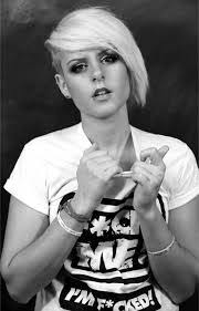 Christina Muir's Instagram, Twitter & Facebook