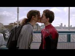 Spiderman Far From Home Peter Mj Kiss Ending Scenes Youtube Tom Holland Girlfriend Tom Holland Zendaya Tom Holland