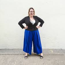 Tapi tenang ladies, beautynesia punya referensi beberapa outfit atau pakaian yang bisa membantu menutupi perut buncit sehingga penampilan kamu tetap terlihat menawan dan semakin percaya diri. Cewek Wajib Tahu Inilah 5 Cara Berpakaian Supaya Perut Buncit Bisa Tersamarkan