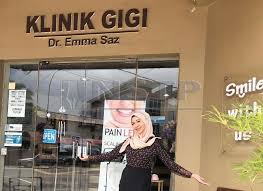Seorang doktor gigi kelulusan universiti kebangsaan malaysia tahun 2003. Pergigian Estetika Dr Erma